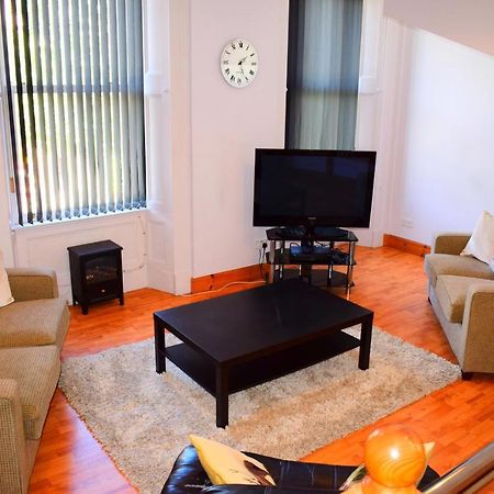 Two Bedroom Town Centre Apartment Элгин Экстерьер фото