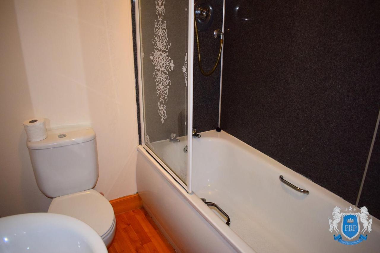 Two Bedroom Town Centre Apartment Элгин Экстерьер фото